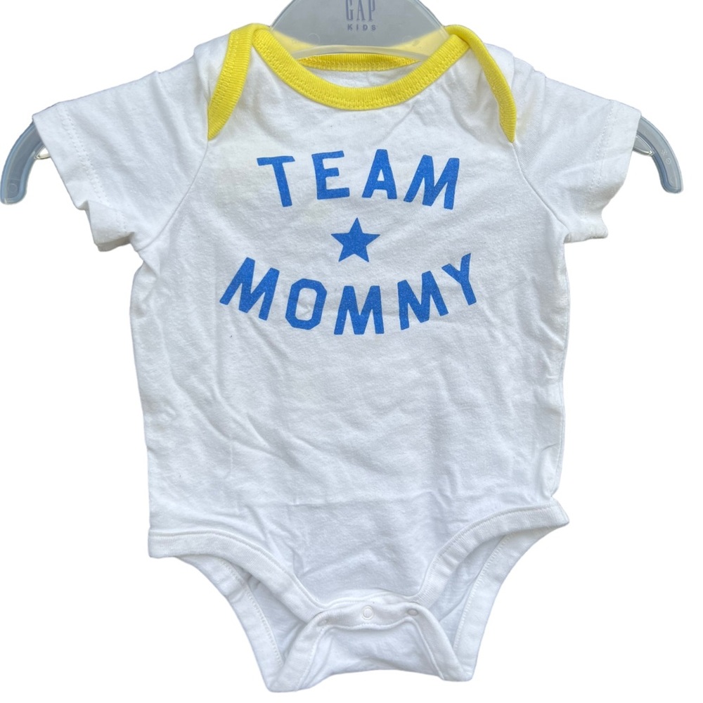 🌟🌟🌟3 for $10🌟🌟🌟Baby Gap Team Mommy SS Onesie White Size 3-6M